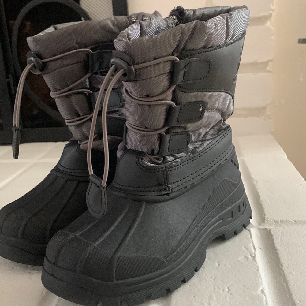 Rugged bear snow boots size toddler 10